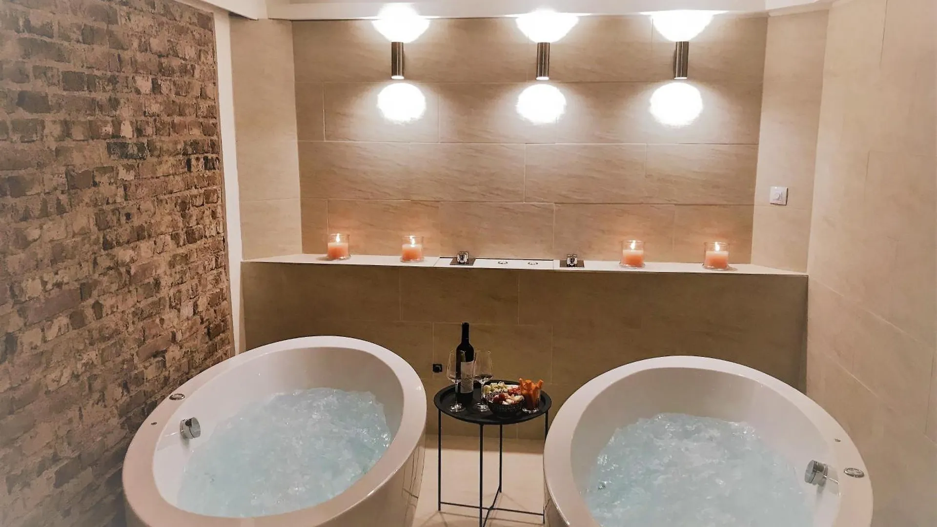 Dvur Stran & Wellness Hotel Karlsbad 3*,  Tsjechië