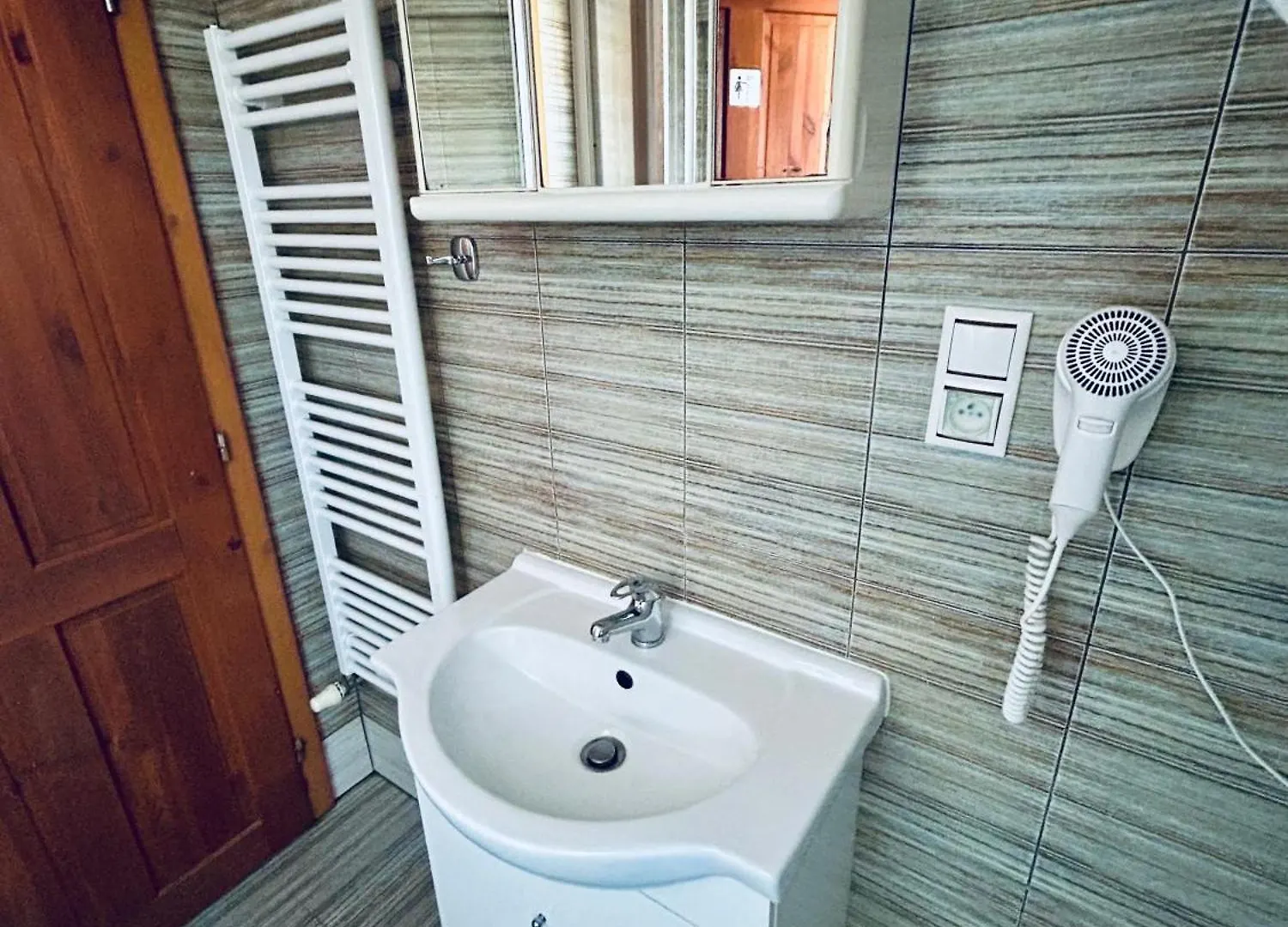 Dvur Stran & Wellness Hotel Karlovy Vary 3*,