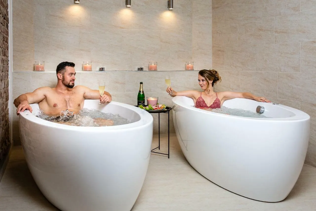 Dvur Stran & Wellness Hotel Karlovy Vary Vendégház